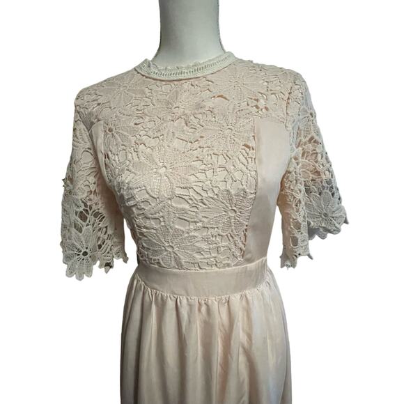 VINTAGE 80'S STYLE LACE Short Sleeve Lace Bodice Dress with Long Flowy Skirt - Picture 1 of 4